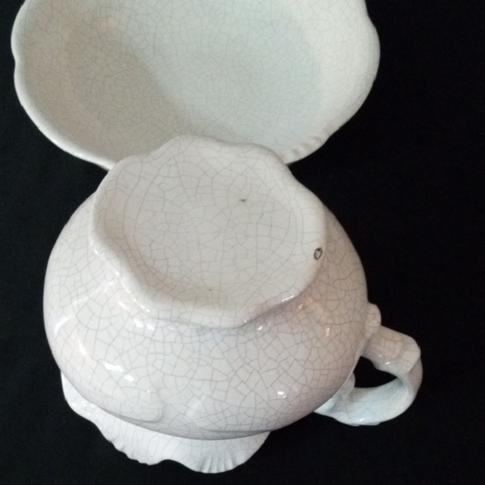 Vintage Cream Ceramic Artful Pitcher and Basin Set - Picture 4 of 12